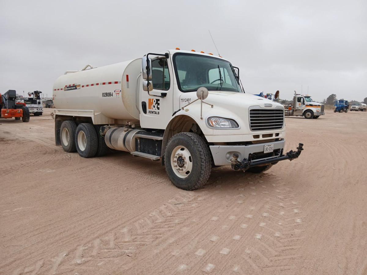 2019 Freightliner M2106-4