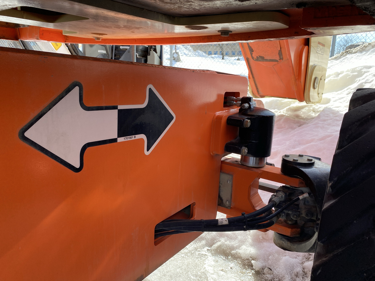 2017 JLG 800AJ-8