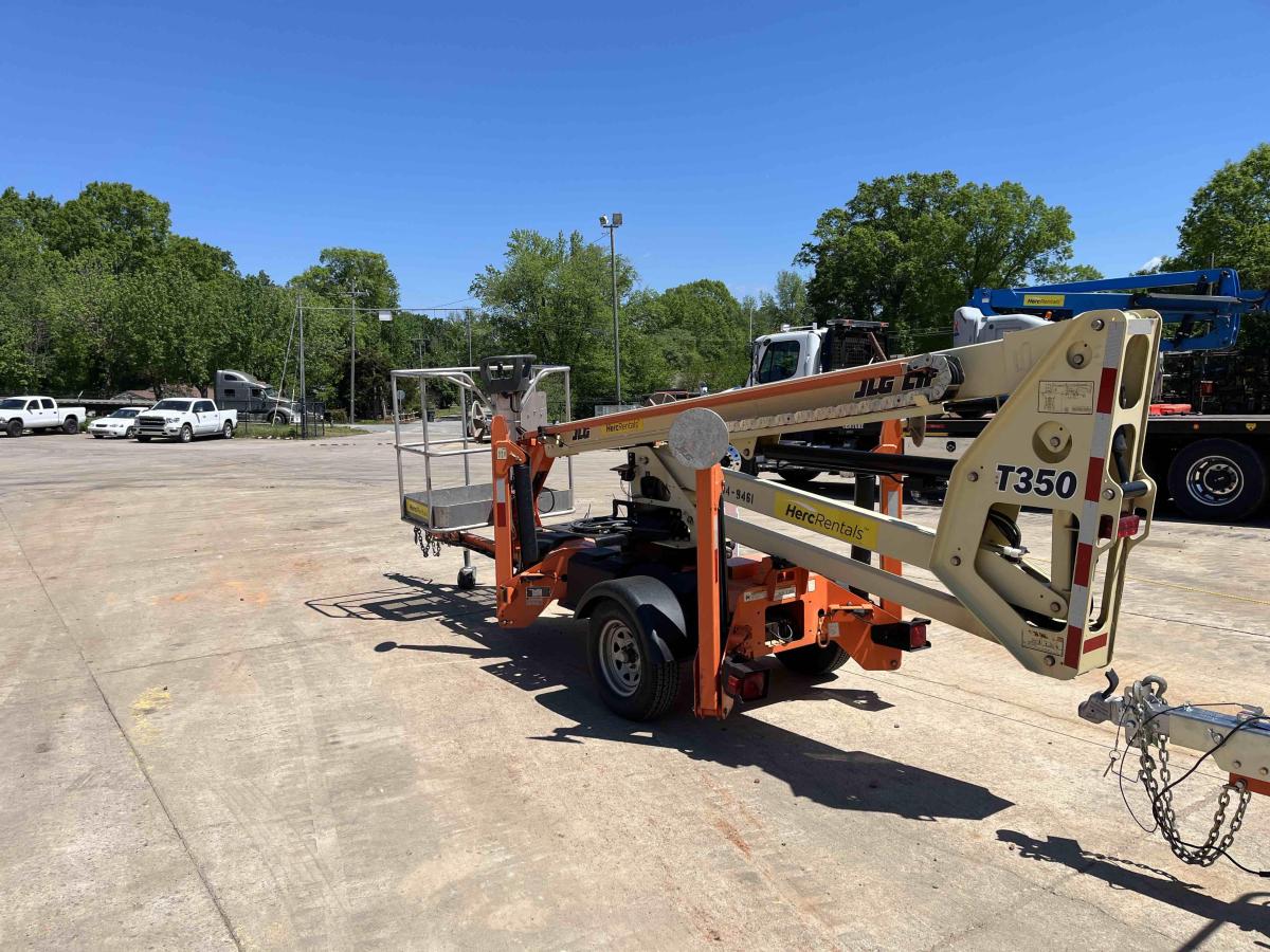 2017 JLG T350