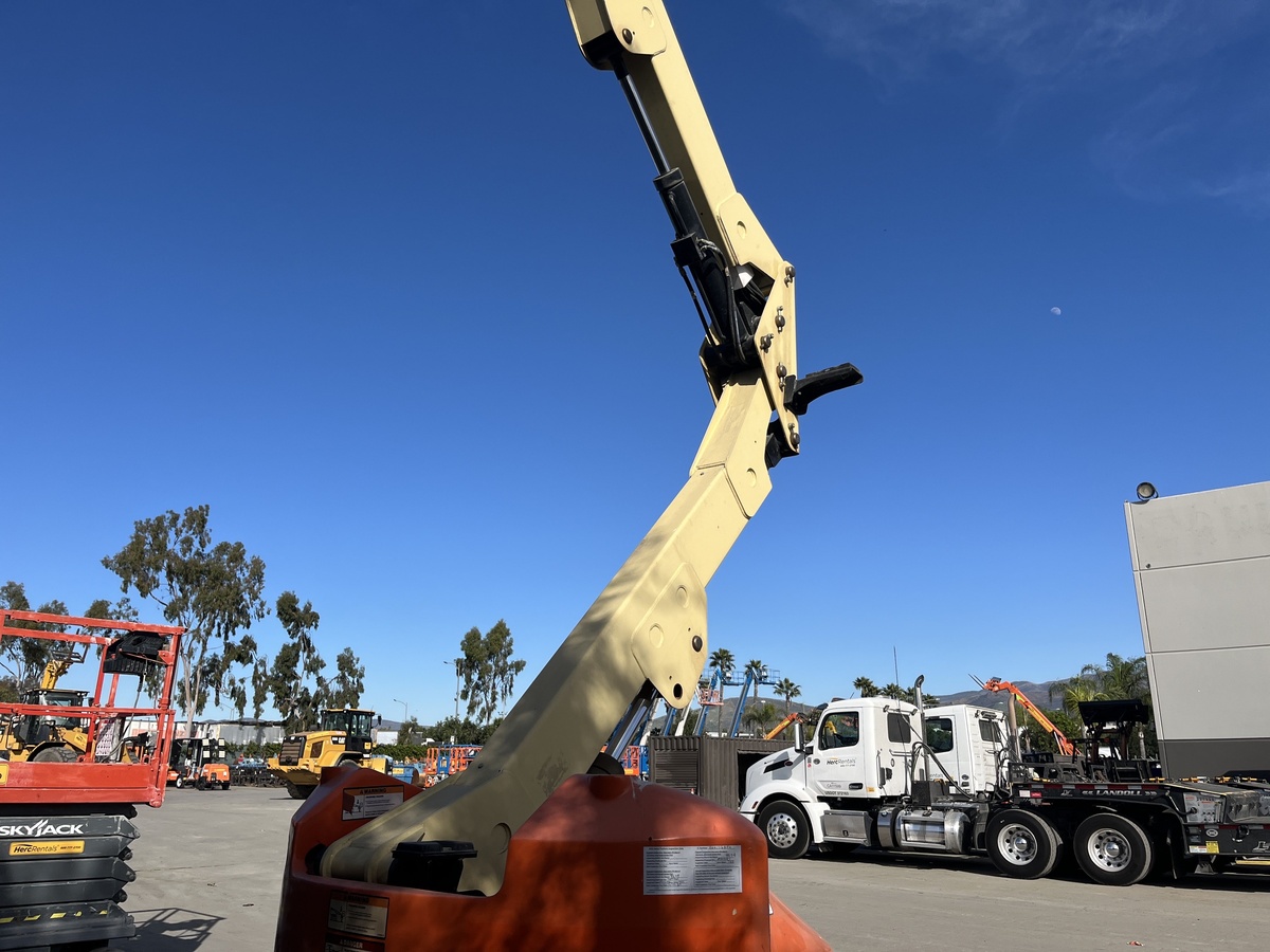 2017 JLG E400AJPN-7