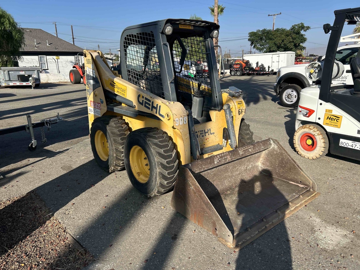 2017 Gehl R165