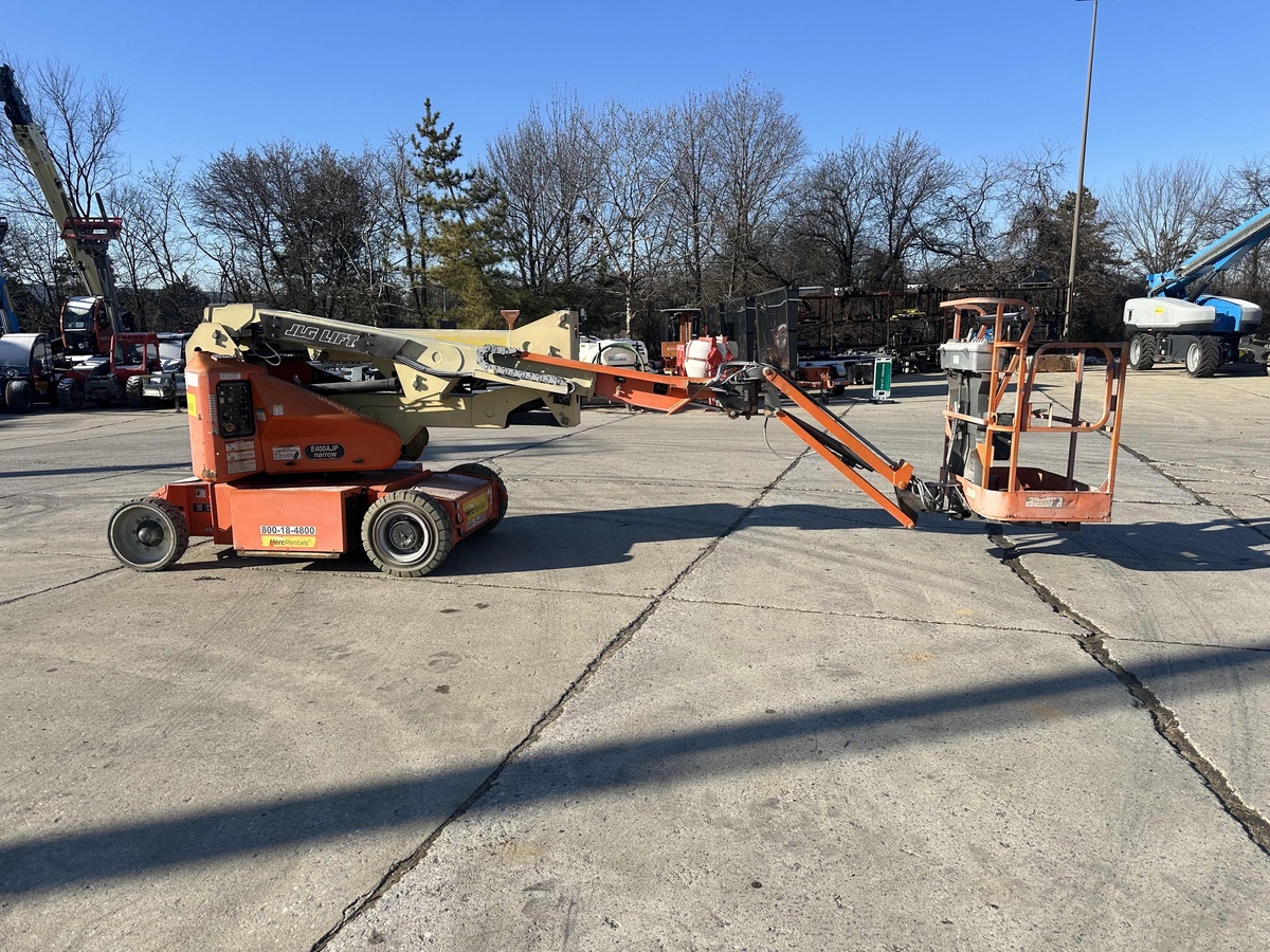 2017 JLG E400AJPN