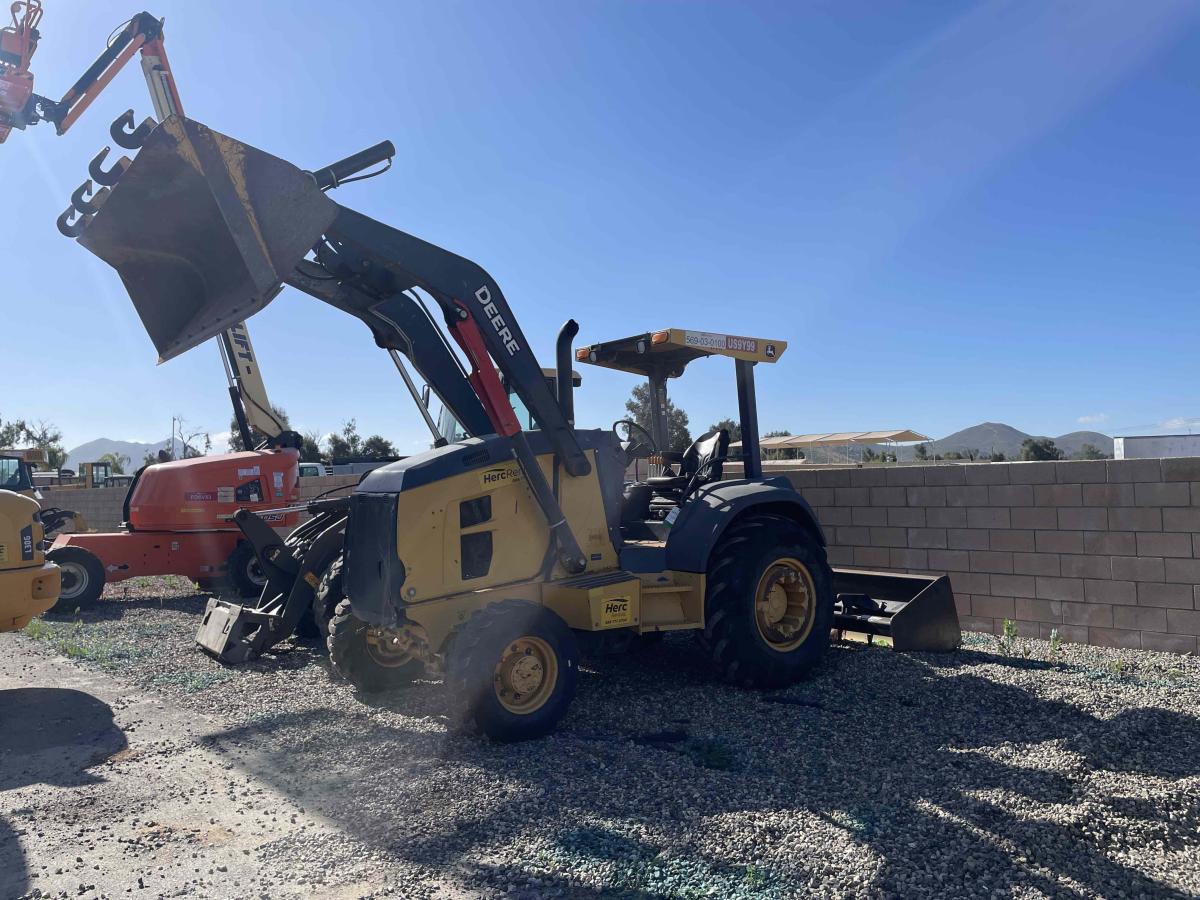2015 John Deere 210L