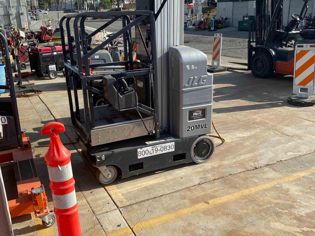 2017 JLG 20MVL