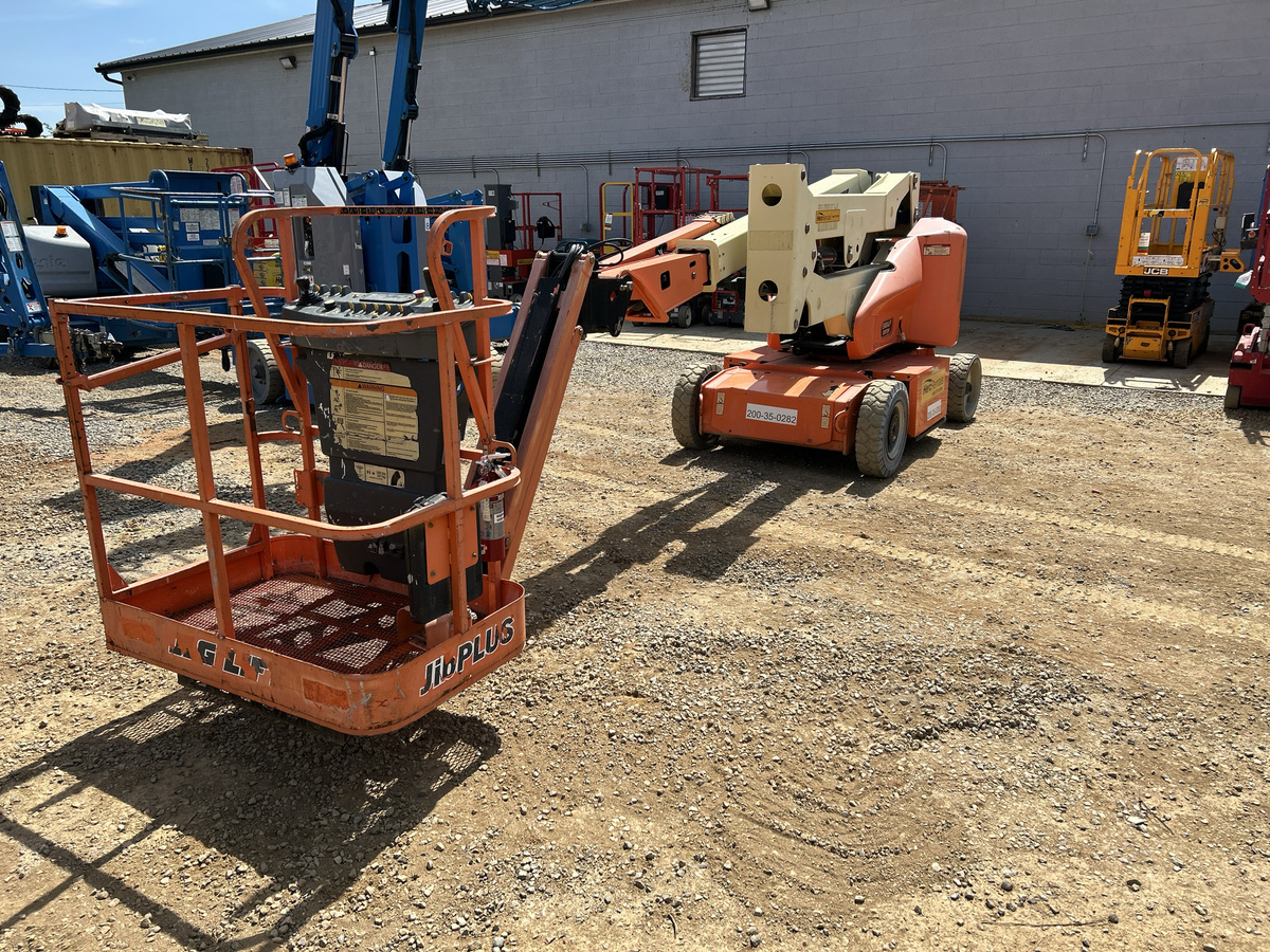 2015 JLG E400AJPN