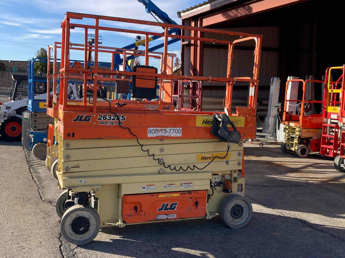 2017 JLG 2632ES