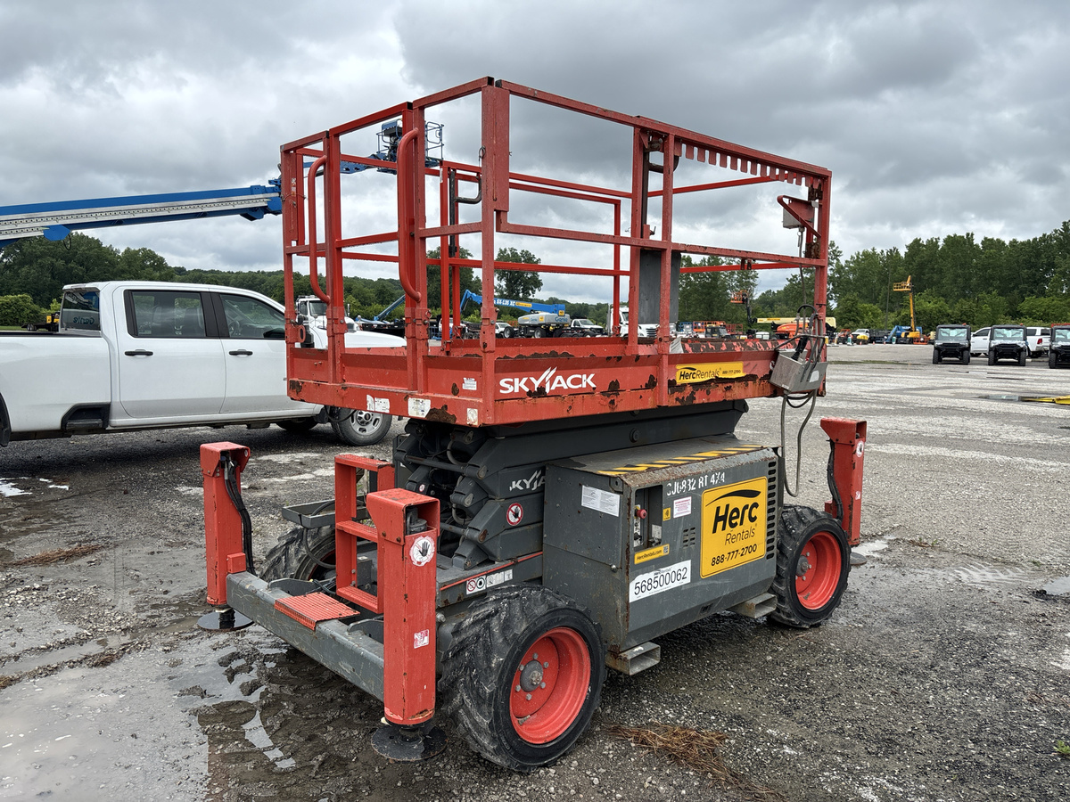 2018 Skyjack SJ-6832RT-15