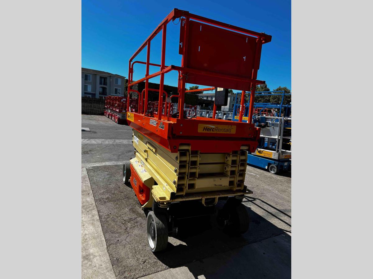 2017 JLG 2646ES