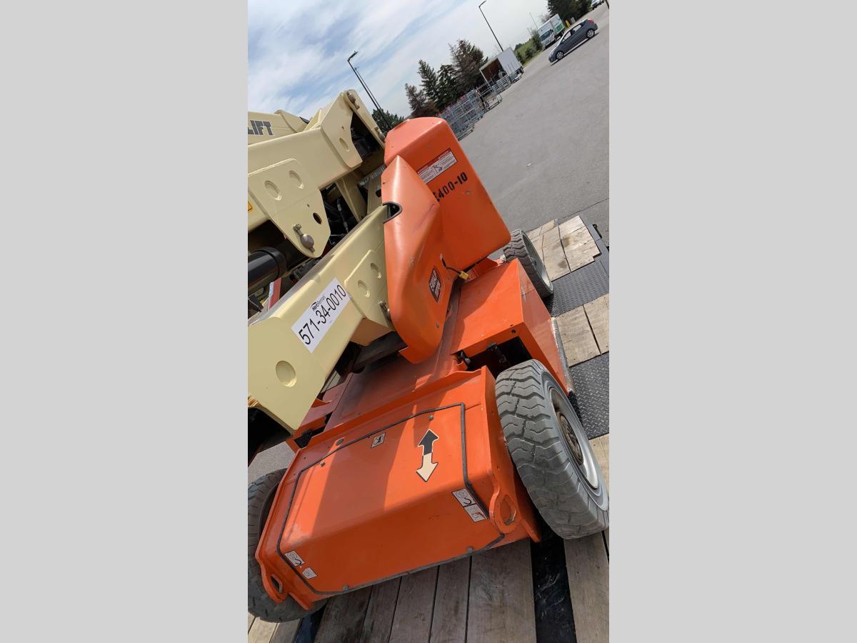 2014 JLG E400AJP-4