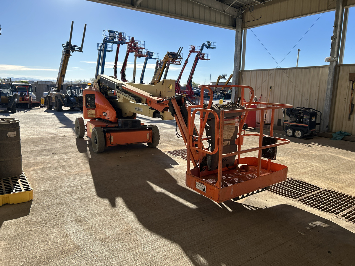 2015 JLG E450AJ-2