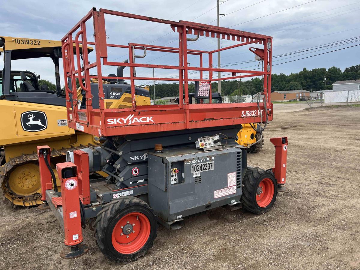 2018 Skyjack SJ-6832RT-1