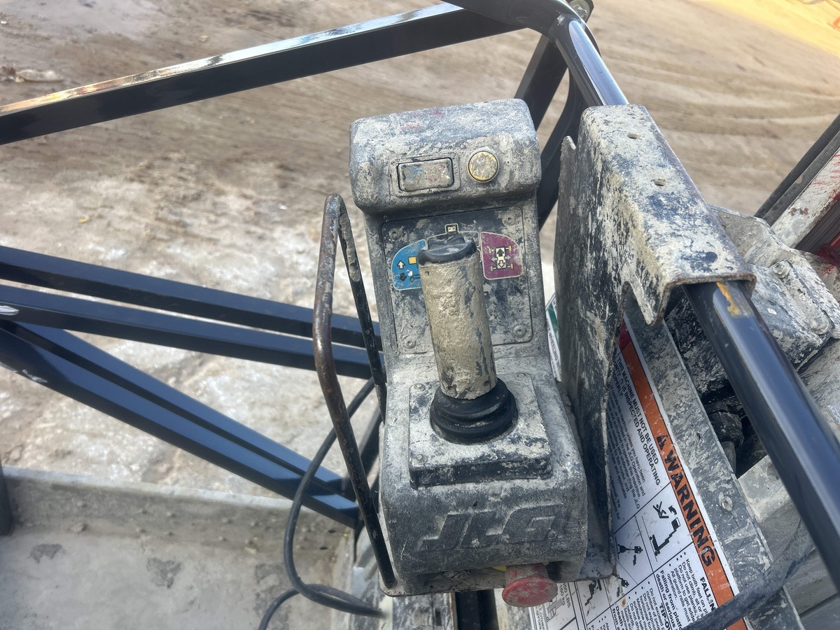 2018 JLG 20MVL-8
