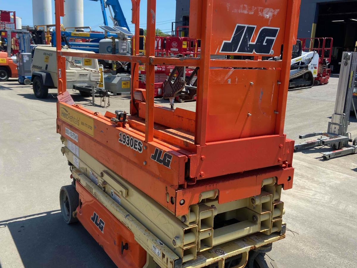 2017 JLG 1930ES