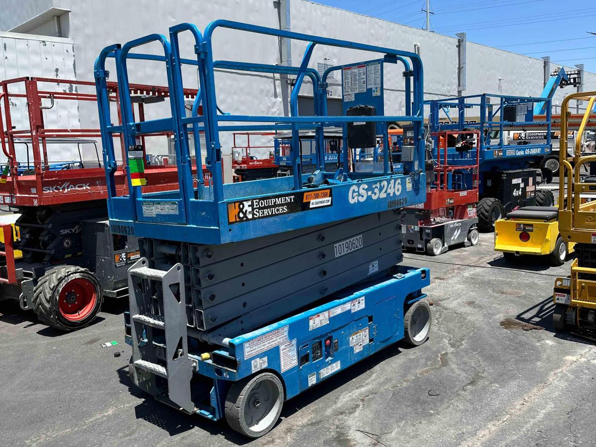 2016 Genie GS-3246