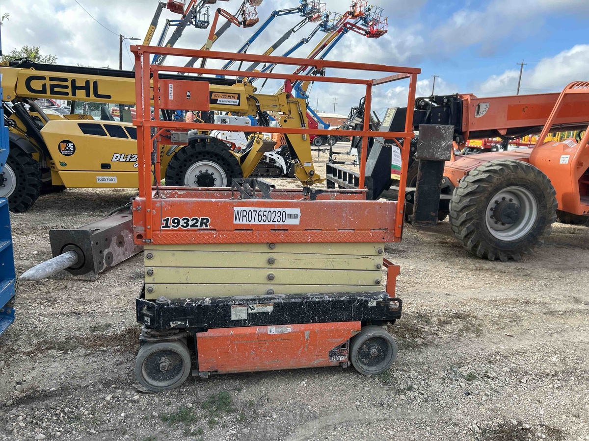 2018 JLG 1932R-5