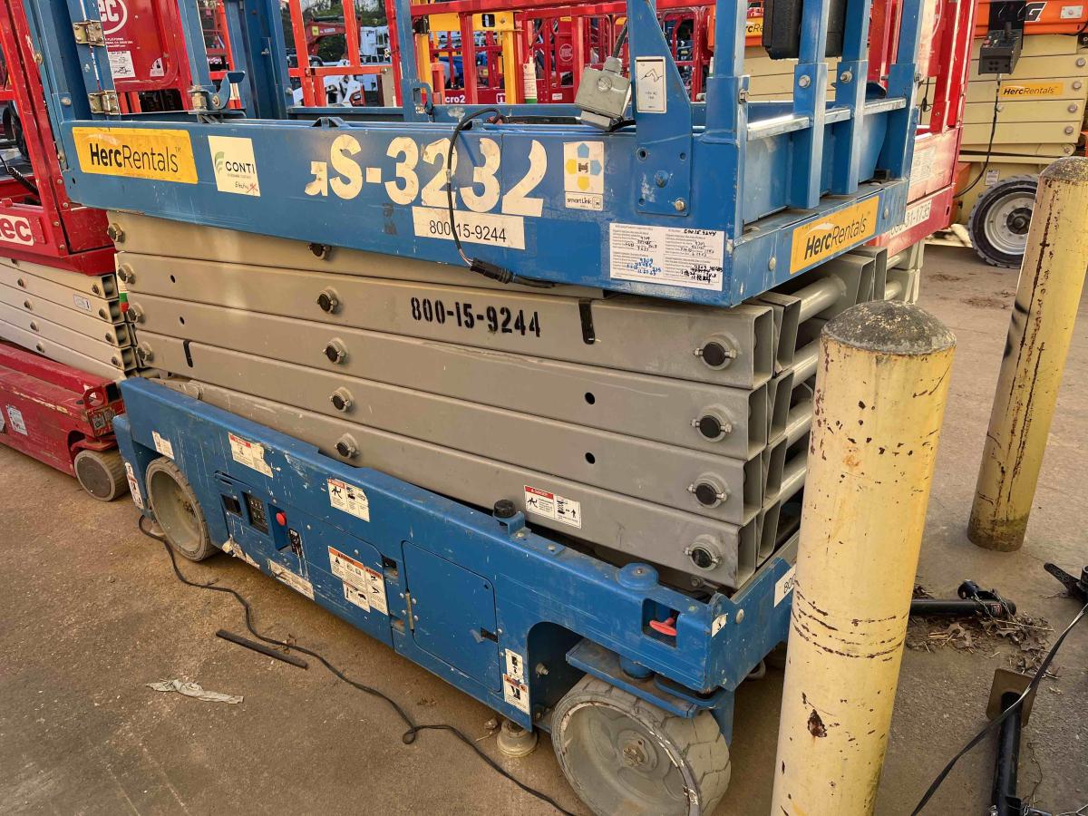 2017 Genie GS-3232