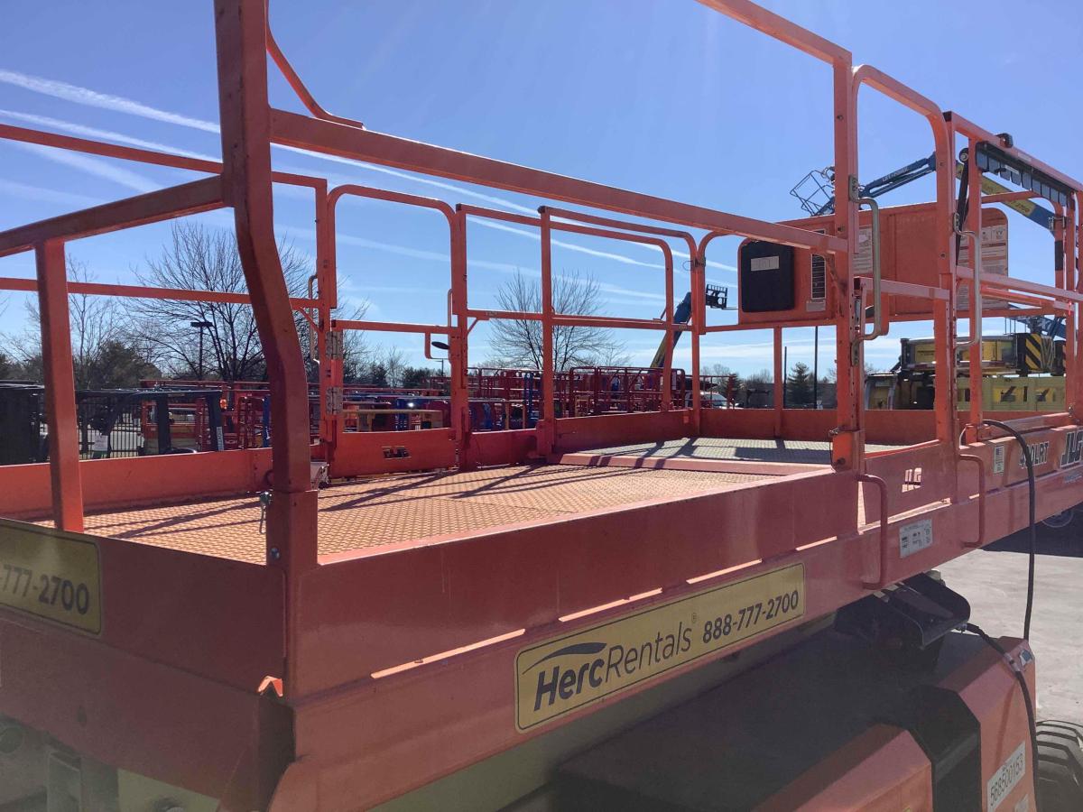 2018 JLG 430LRT