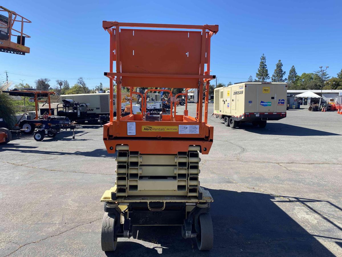 2017 JLG 2646ES