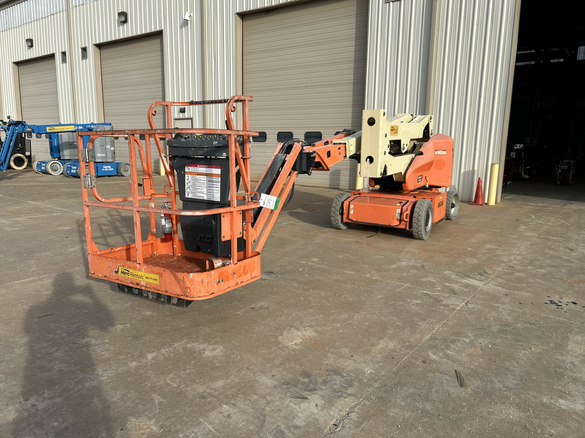 2016 JLG E400AJPN-5