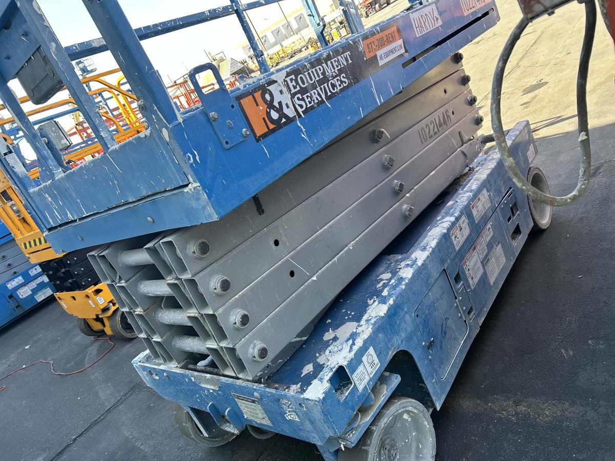 2017 Genie GS-3246-5