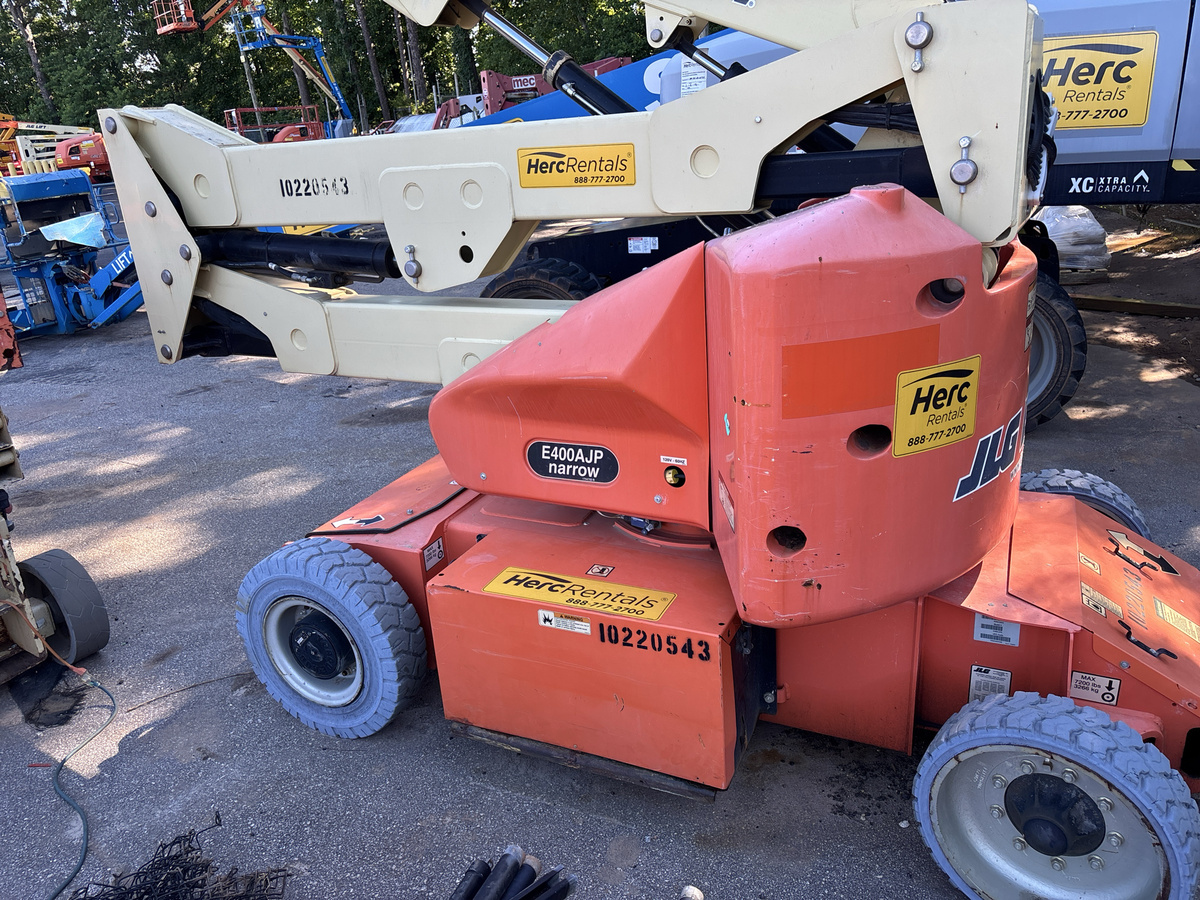 2017 JLG E400AJPN-3