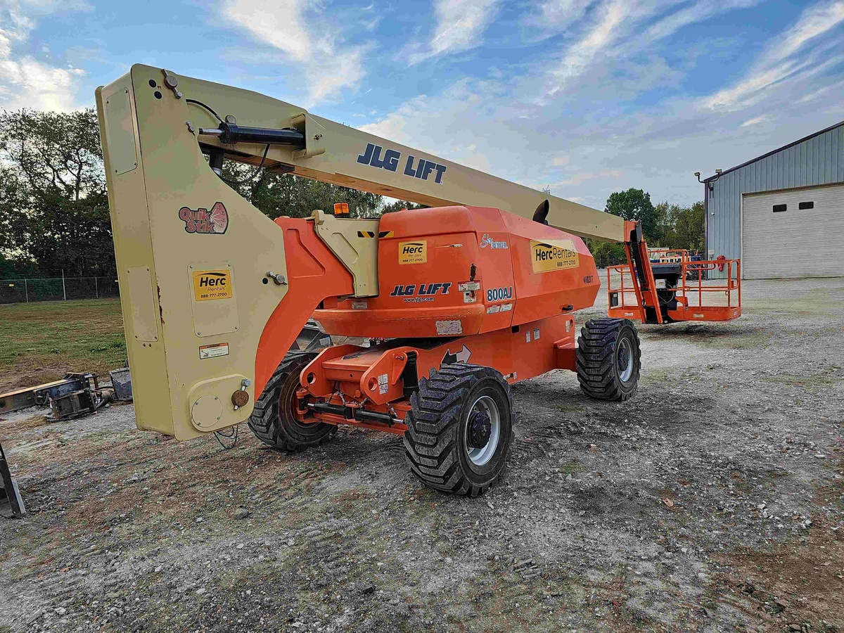 2011 JLG 800AJ