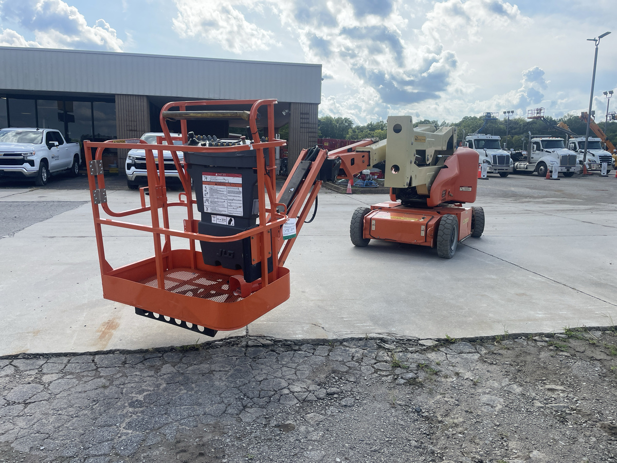 2018 JLG E400AJPN-4
