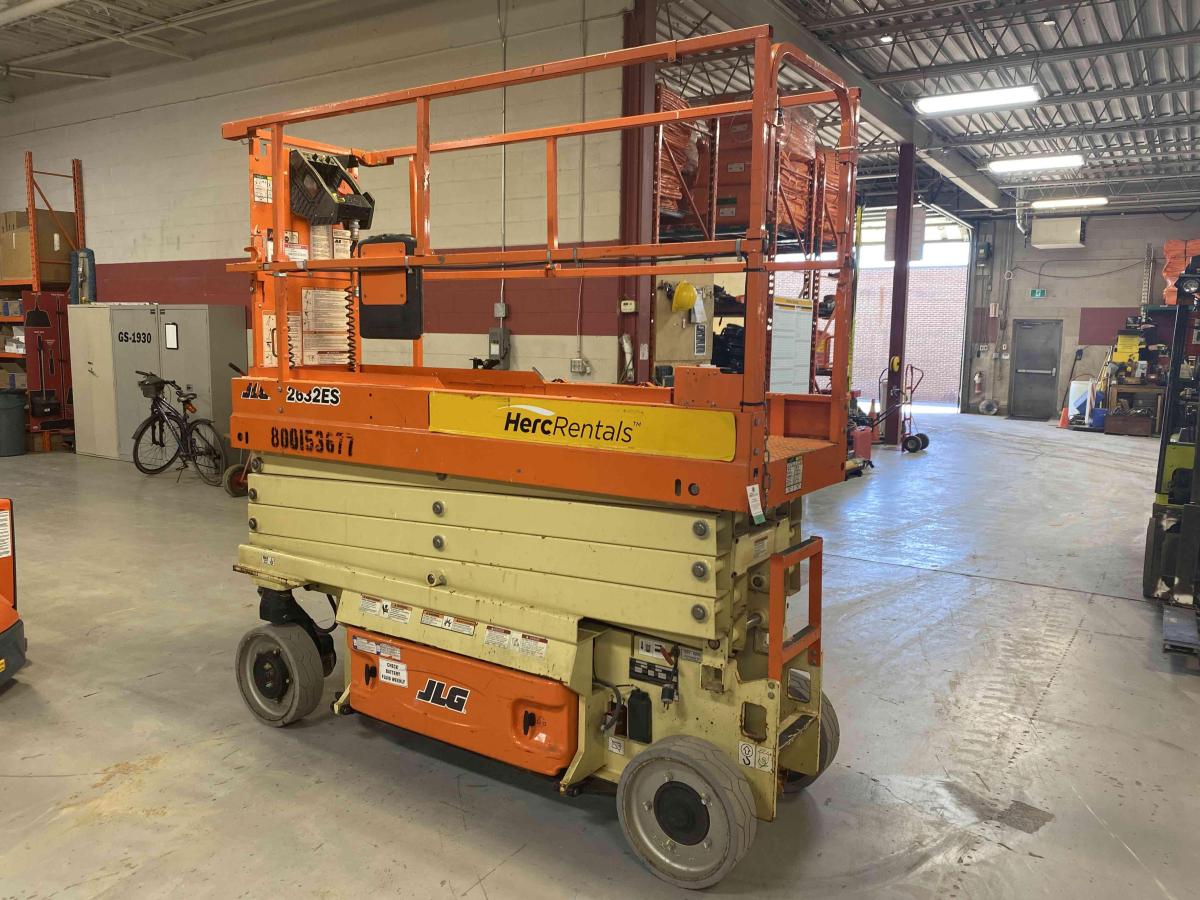 2017 JLG 2632ES