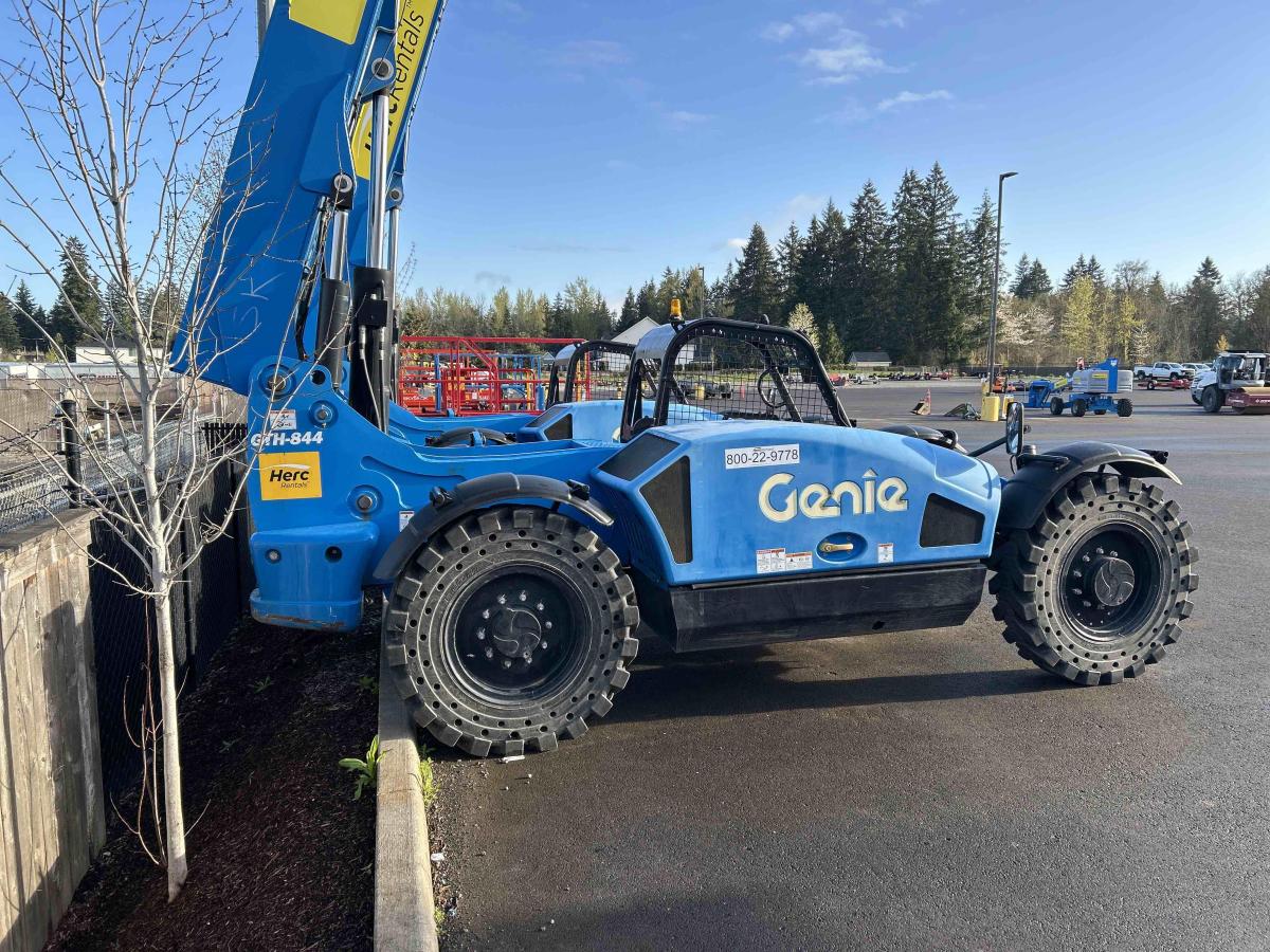 2018 Genie GTH 844
