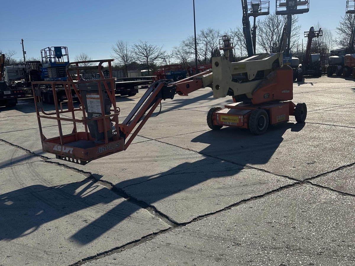 2017 JLG E400AJPN-4
