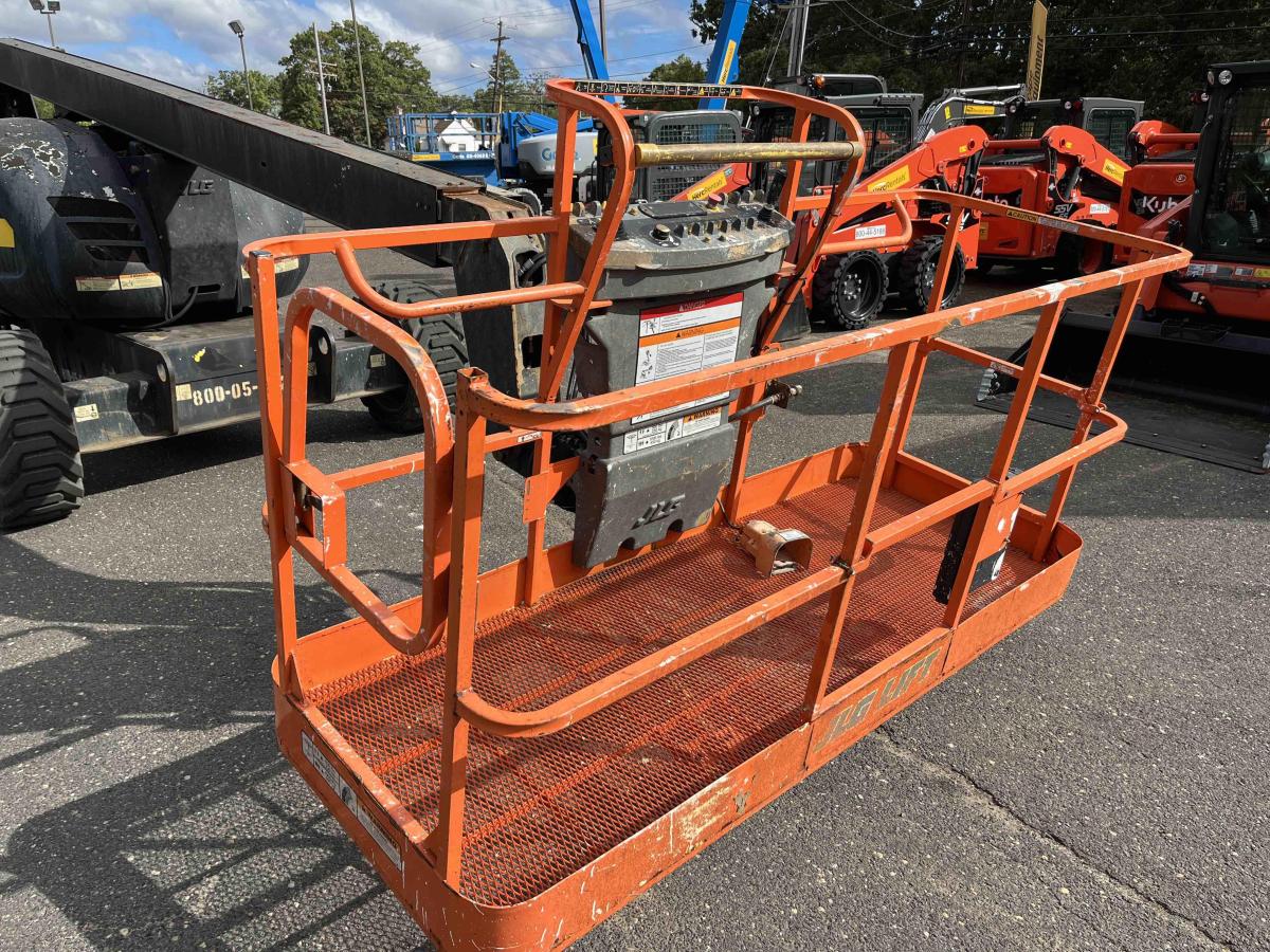 2015 JLG 600A