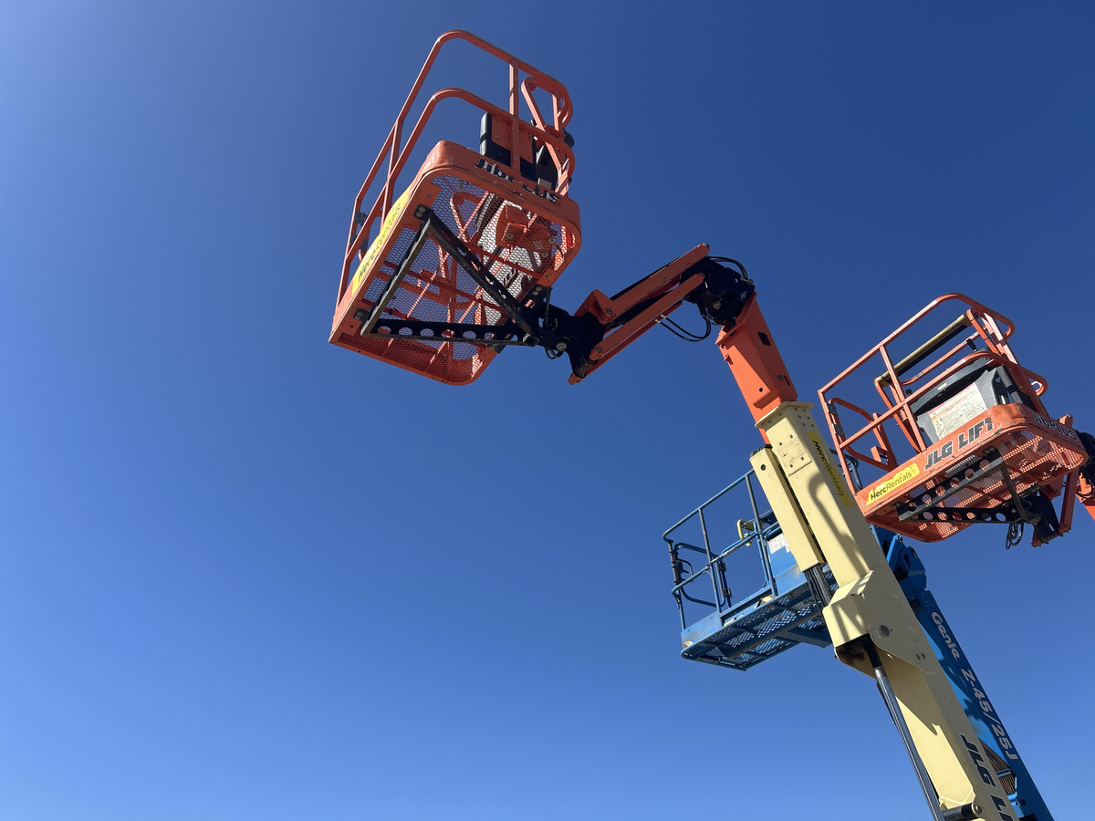 2015 JLG E400AJPN-6