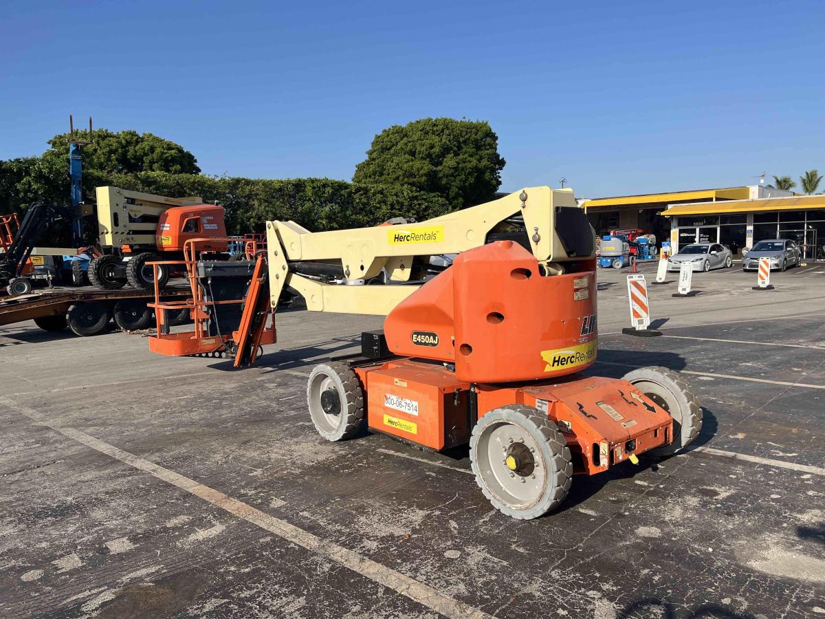 2015 JLG E450AJ