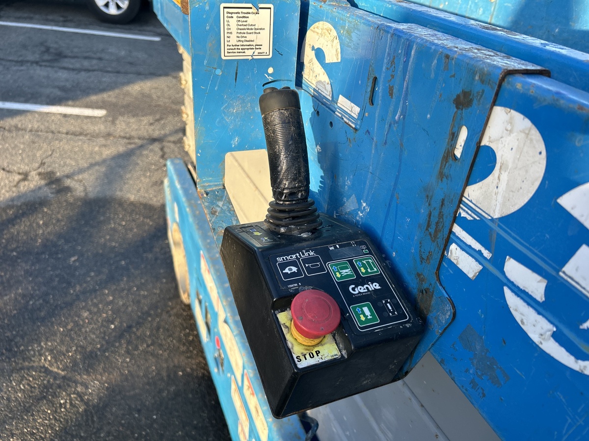 2017 Genie GS-3232-6