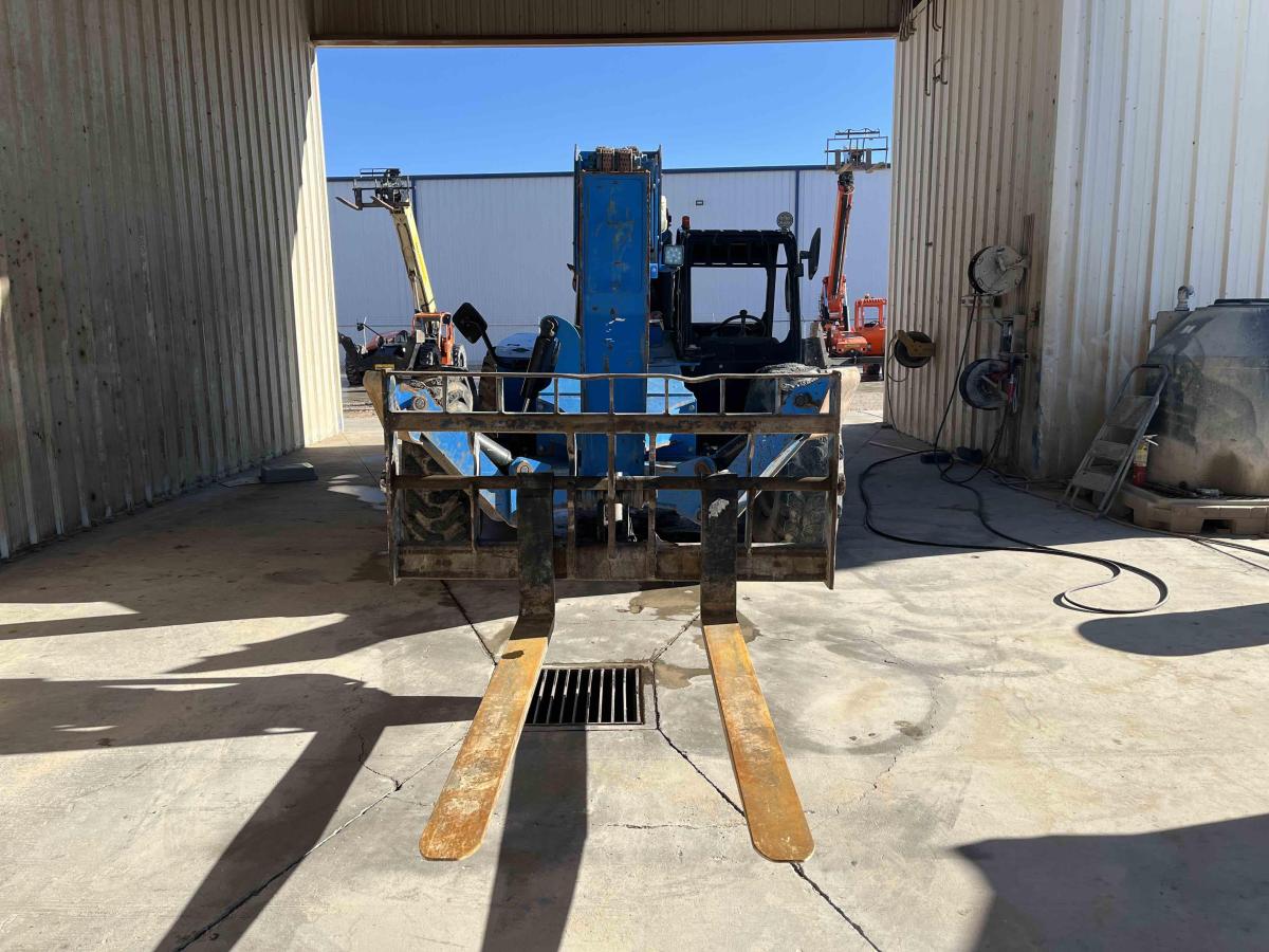 2021 Genie GTH-1056