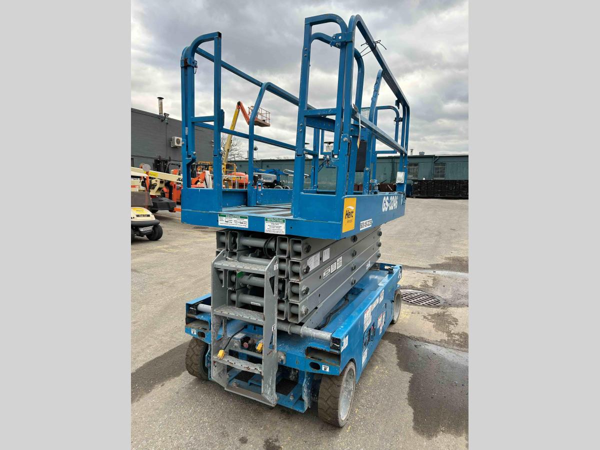 2017 Genie GS-3246
