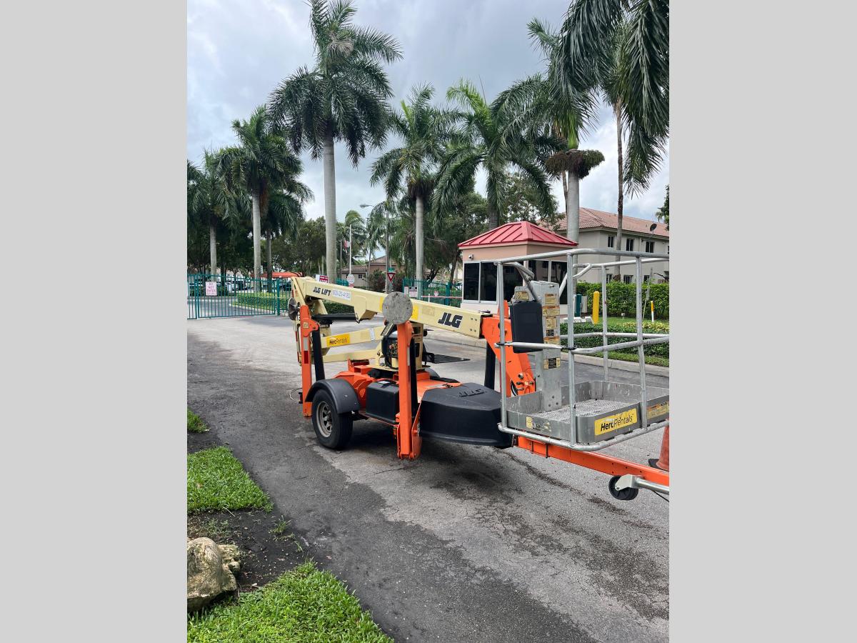 2018 JLG T350