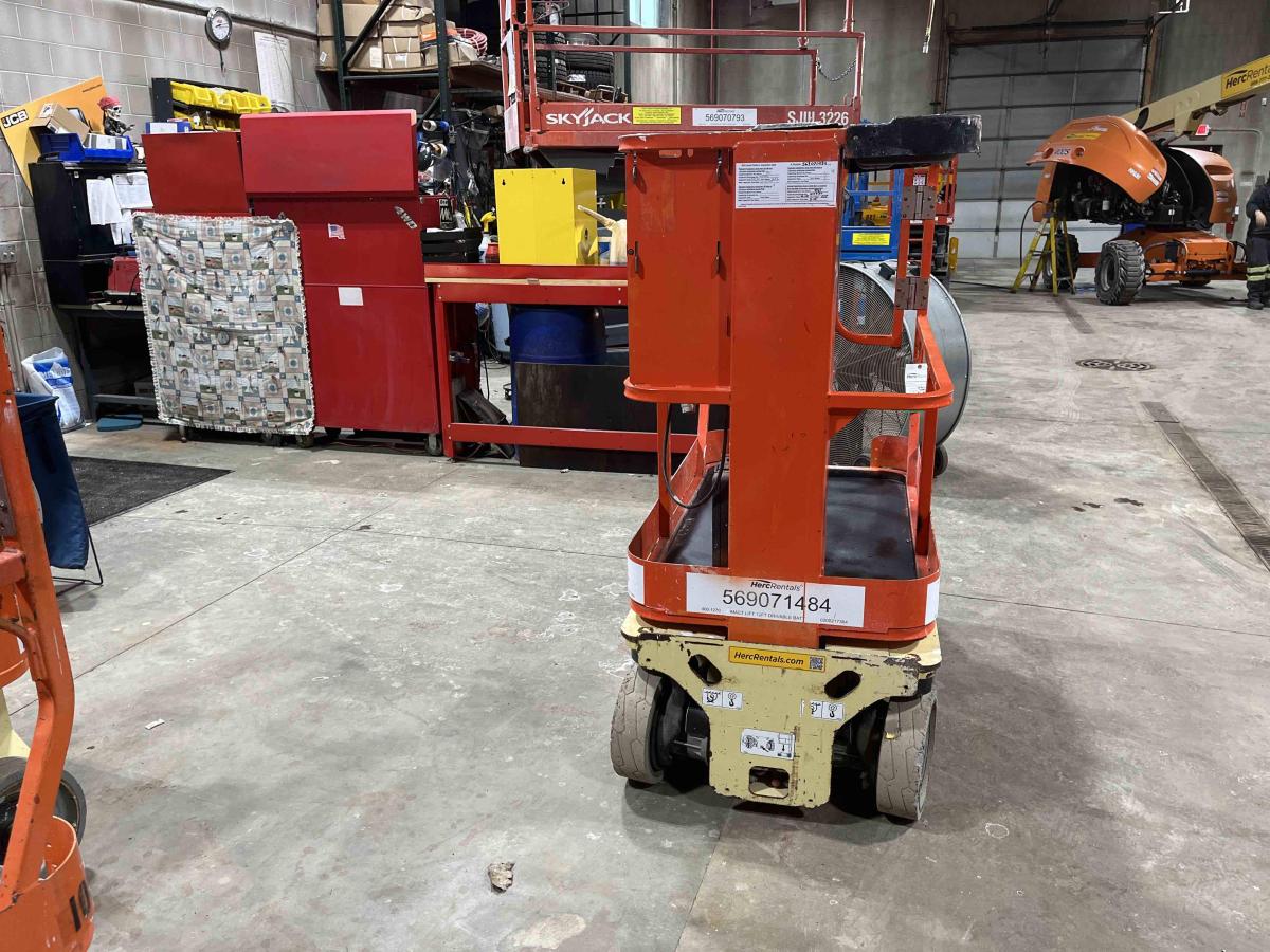 2013 JLG 1230ES