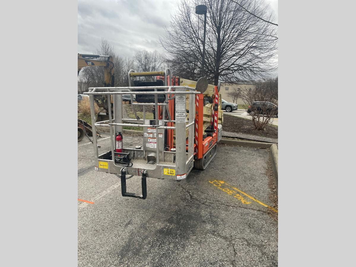 2017 JLG X600AJ