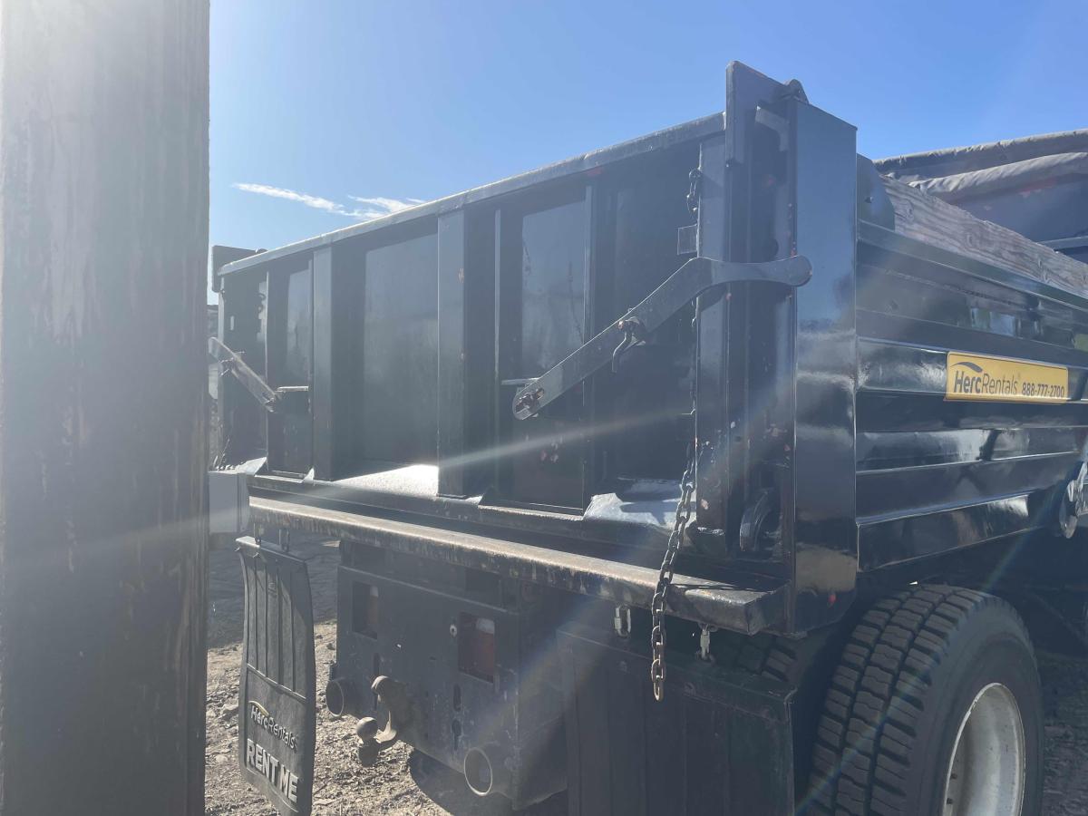 2018 Freightliner M2106-4