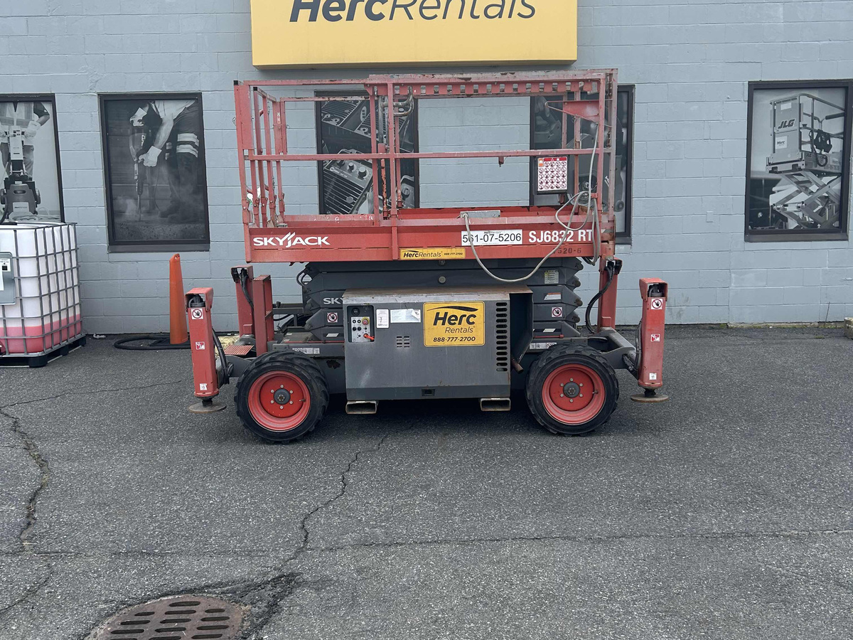 2019 Skyjack SJ-6832RT