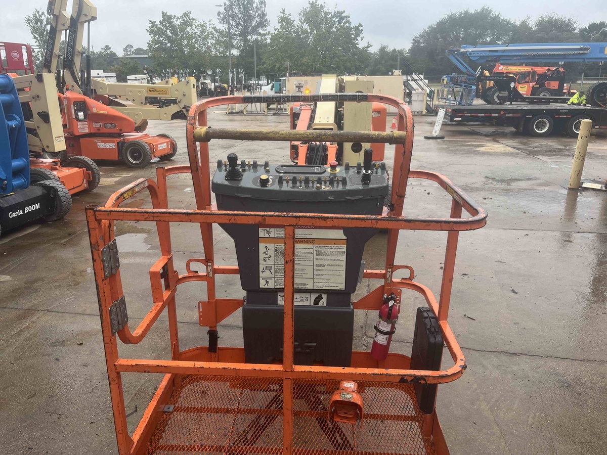 2017 JLG E400AJPN-3