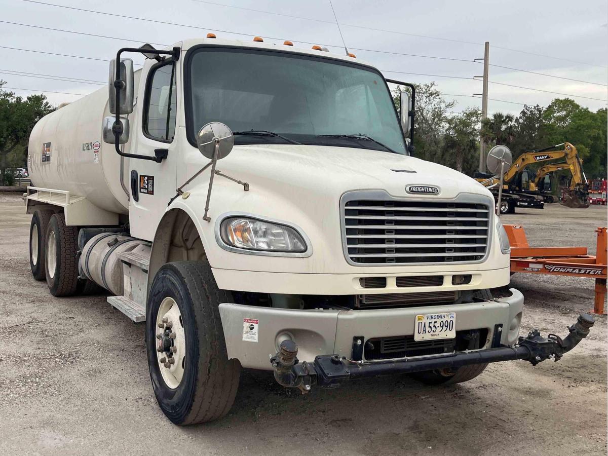 2019 Freightliner M2106-4