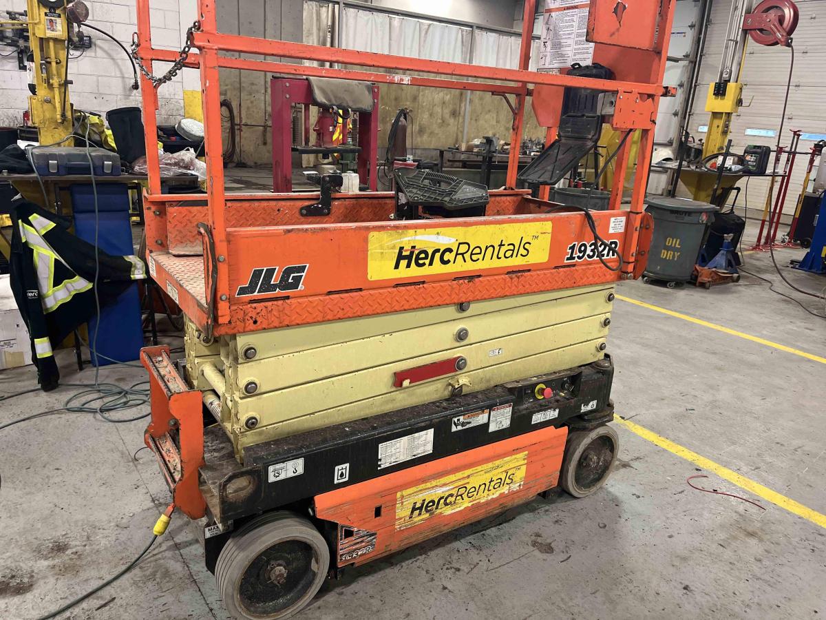 2018 JLG 1932R