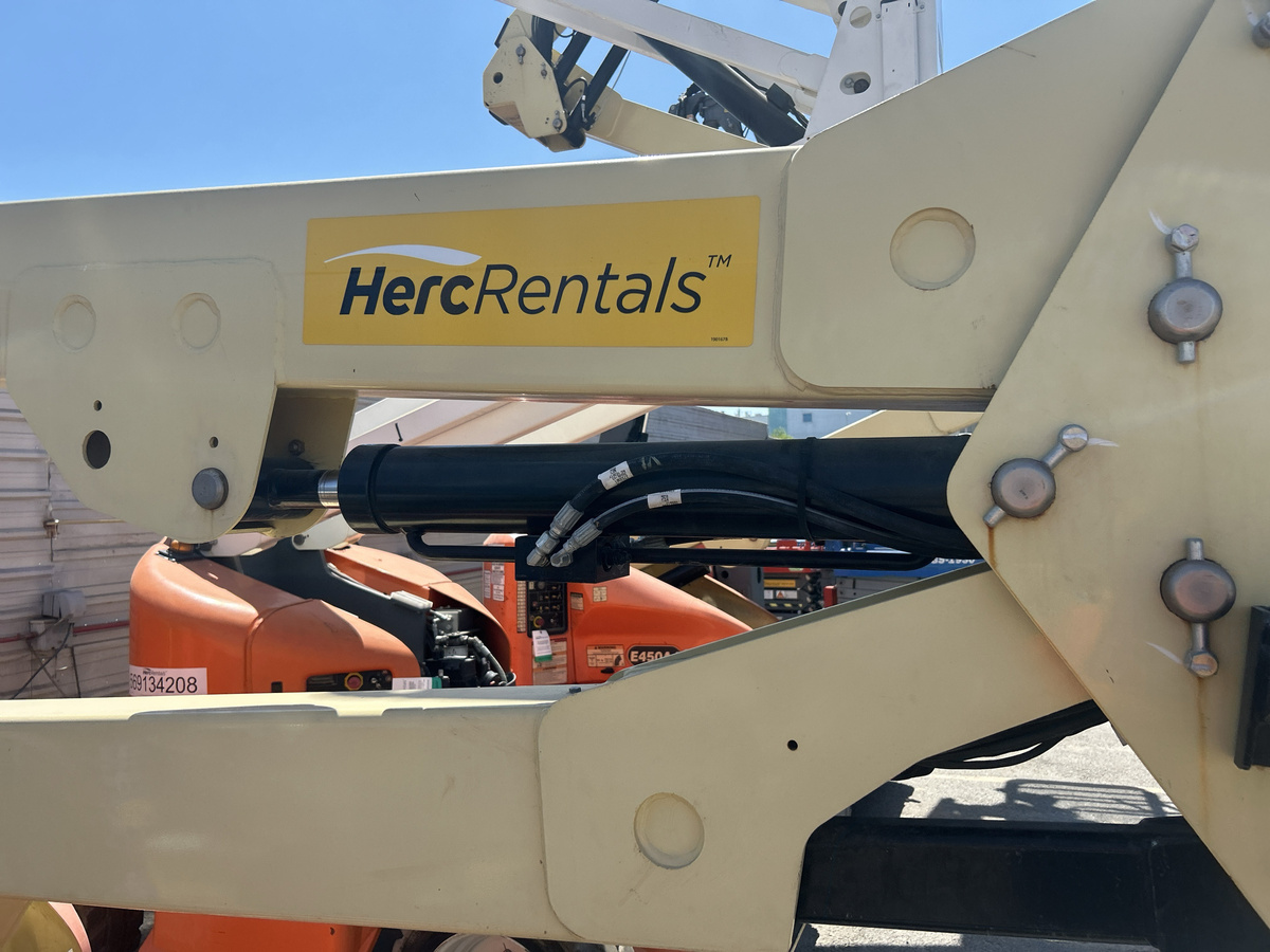 2018 JLG E450AJ-10