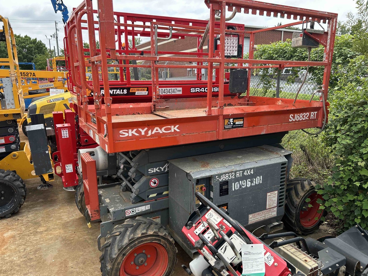 2016 Skyjack SJ-6832RT