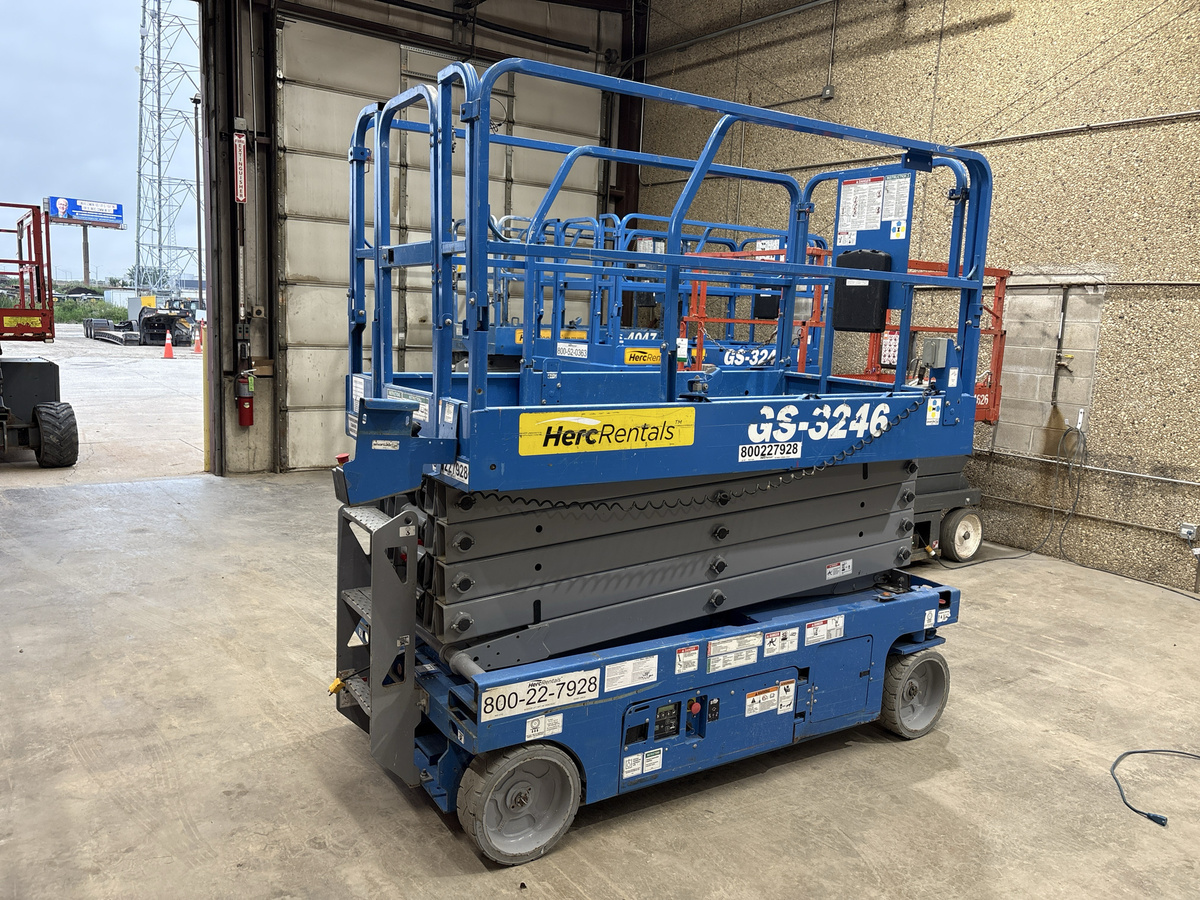 2018 Genie GS-3246