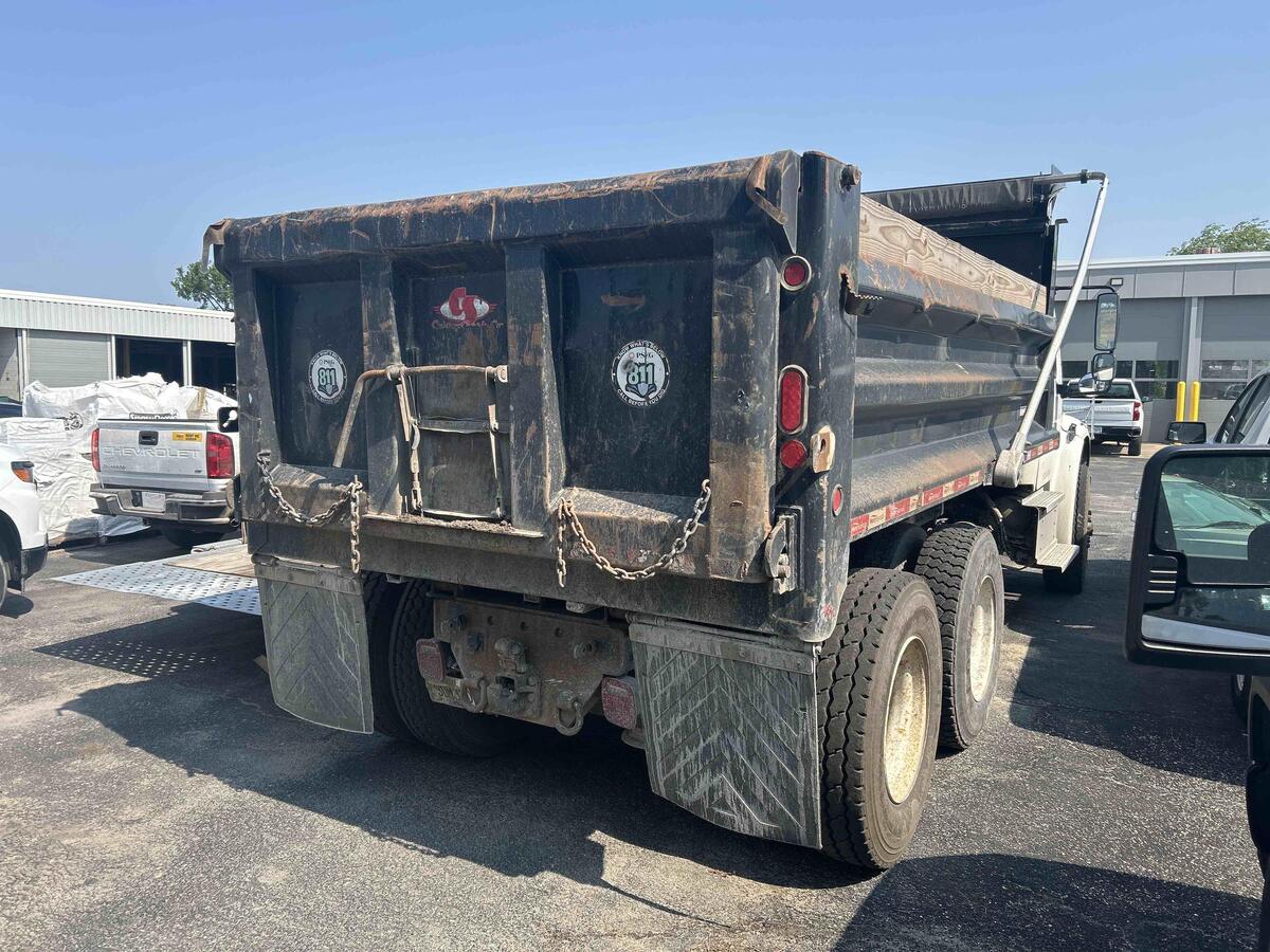 2019 Freightliner M2106-4