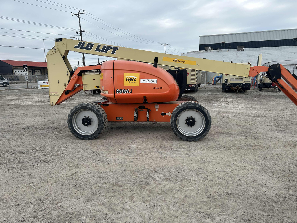 2016 JLG 600AJ-2