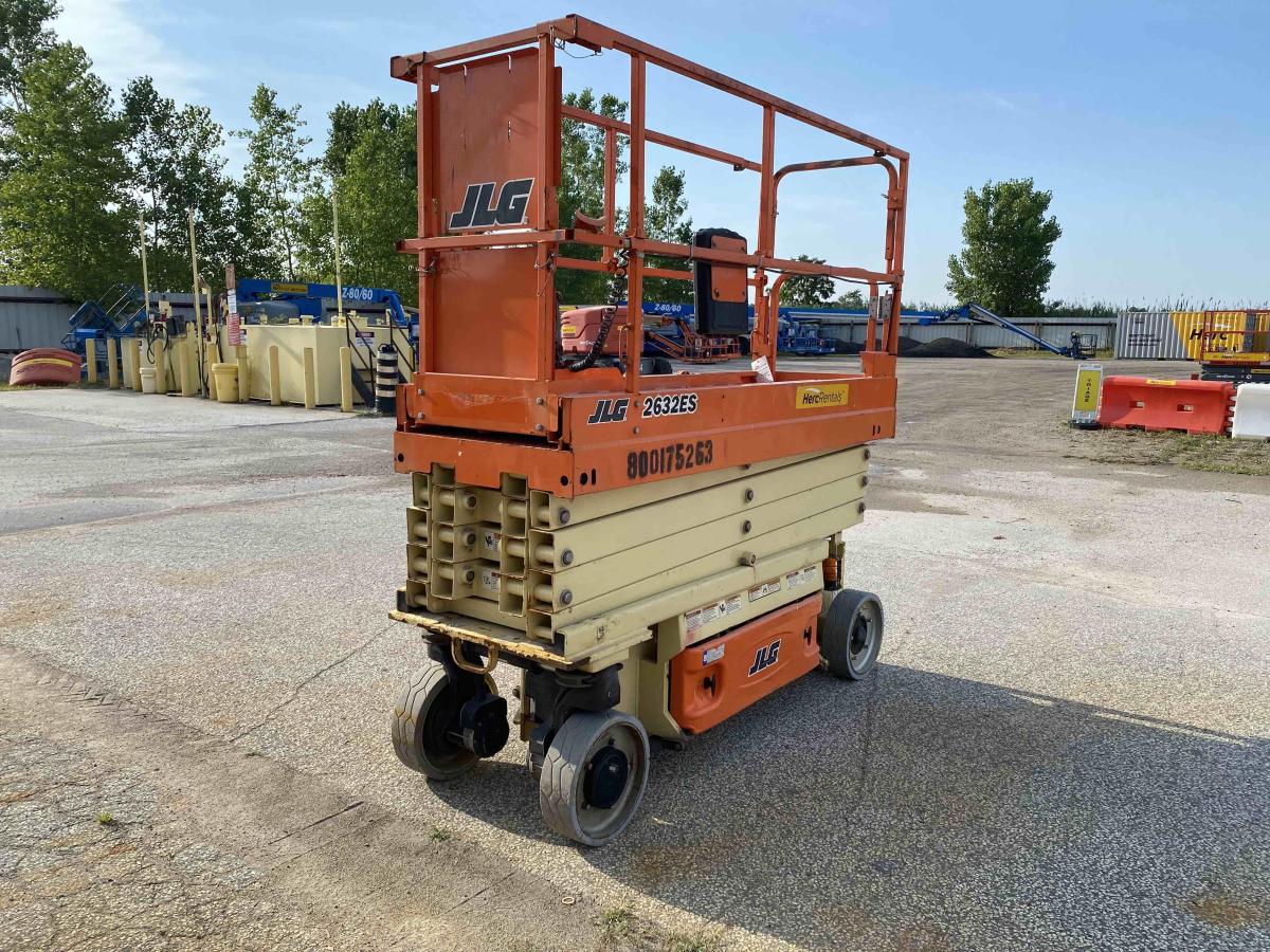 2017 JLG 2632ES-5